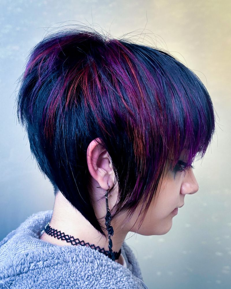 Bob asymétrique teinté de violet