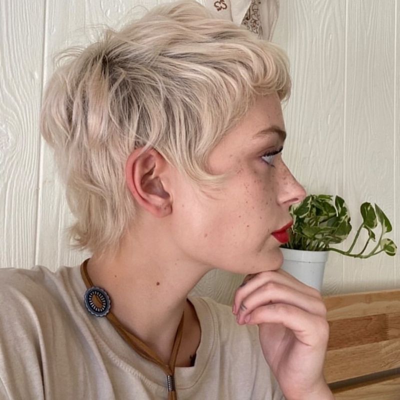 Blonde Pixie met gezichtsbepalende lagen