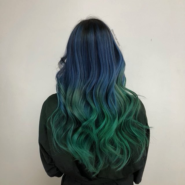 Balayage azul e azul-petróleo