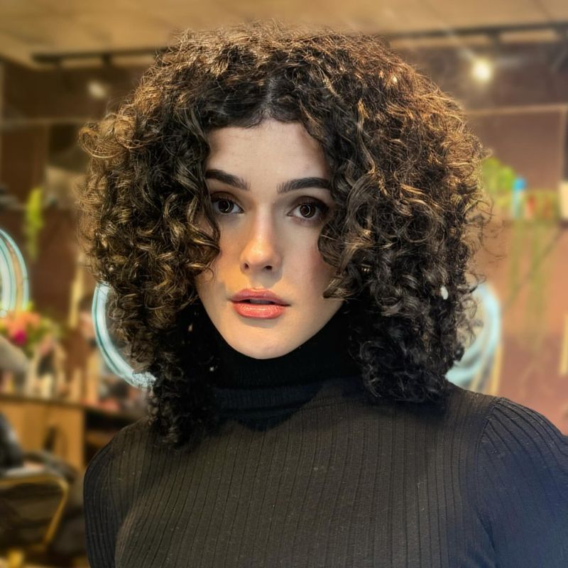 Bouncy Curls for Square Faces