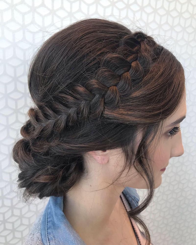 Penteado baixo entrançado