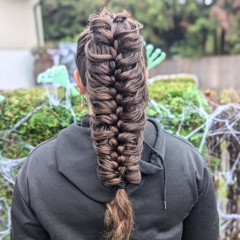 Queue de cheval avec tresse en nœud celtique