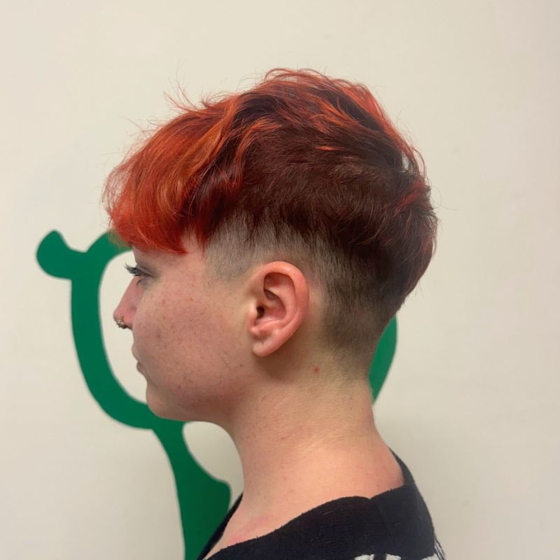 Pixie haché avec sous-coupe