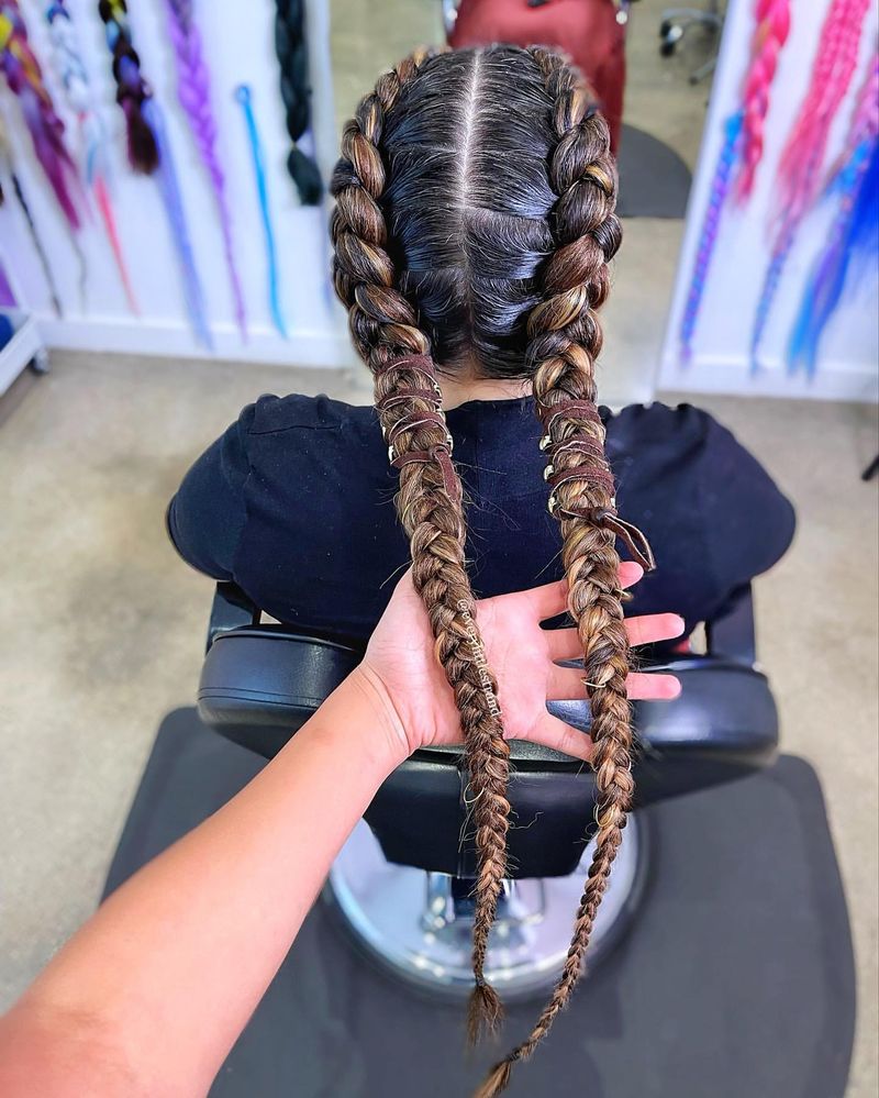 Trenzas con mechas de colores