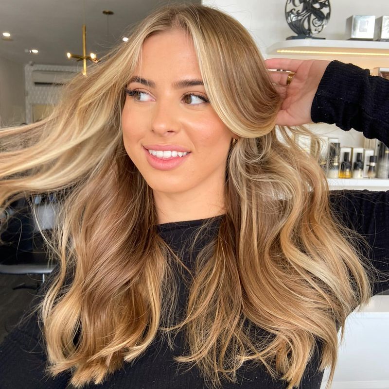 Loiro Sujo com Balayage Caramelo