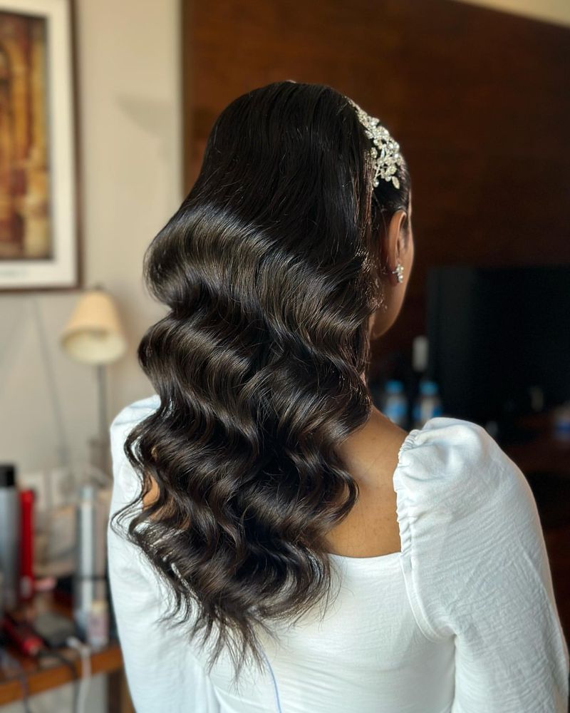 Elegant Retro Curls