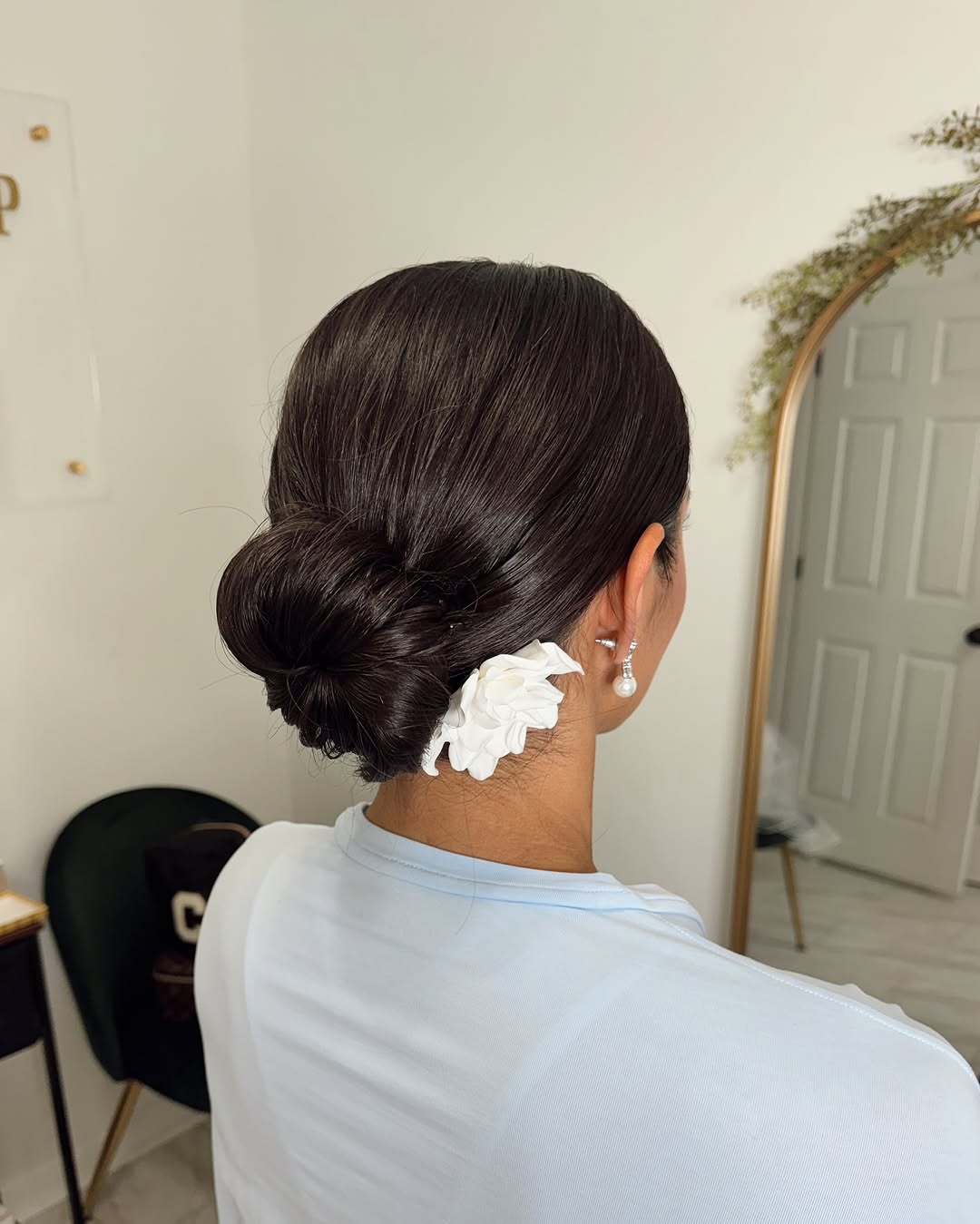 fiore in uno chignon