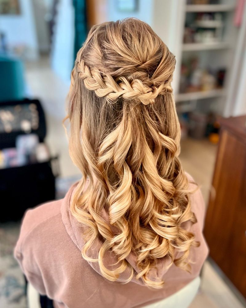 Tresse française avec boucles