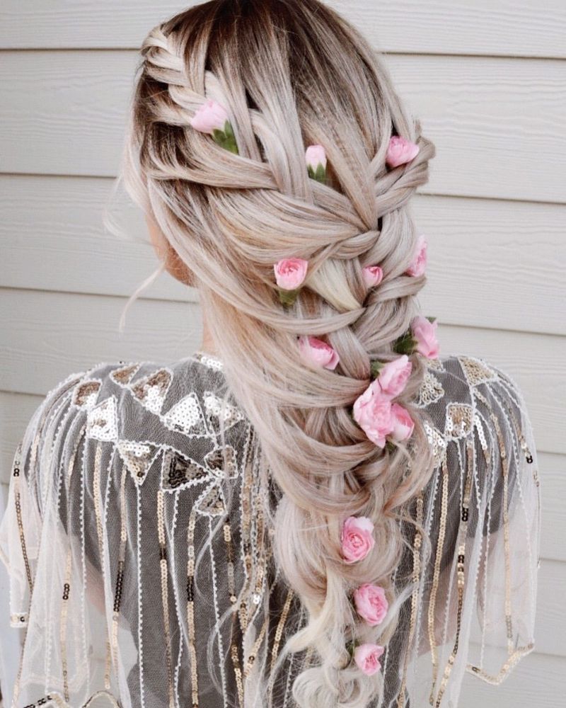 Tresse française avec fleurs