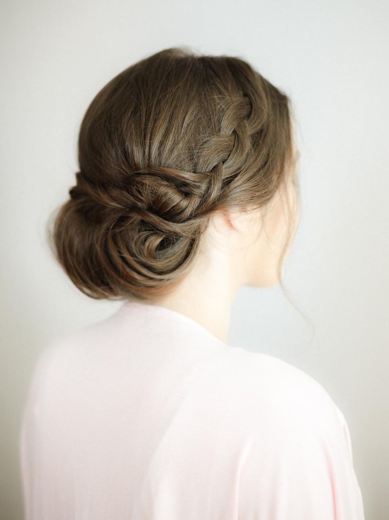 Chignon con trecce sciolte