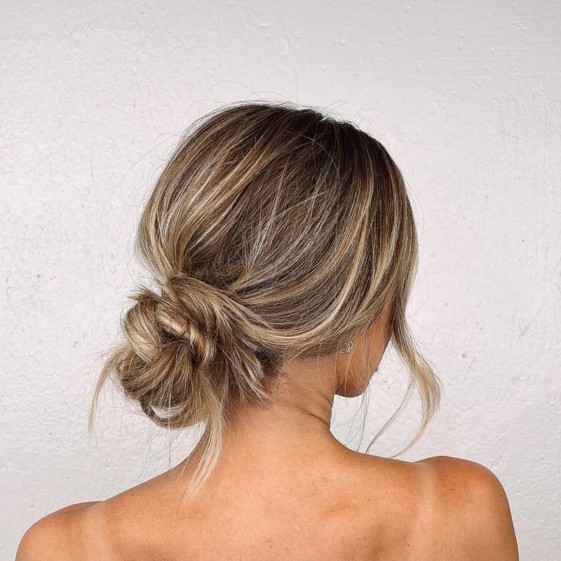 Chignon bas désordonné