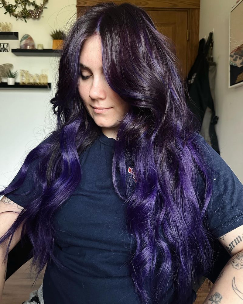 Ondas de sirena en morado medianoche