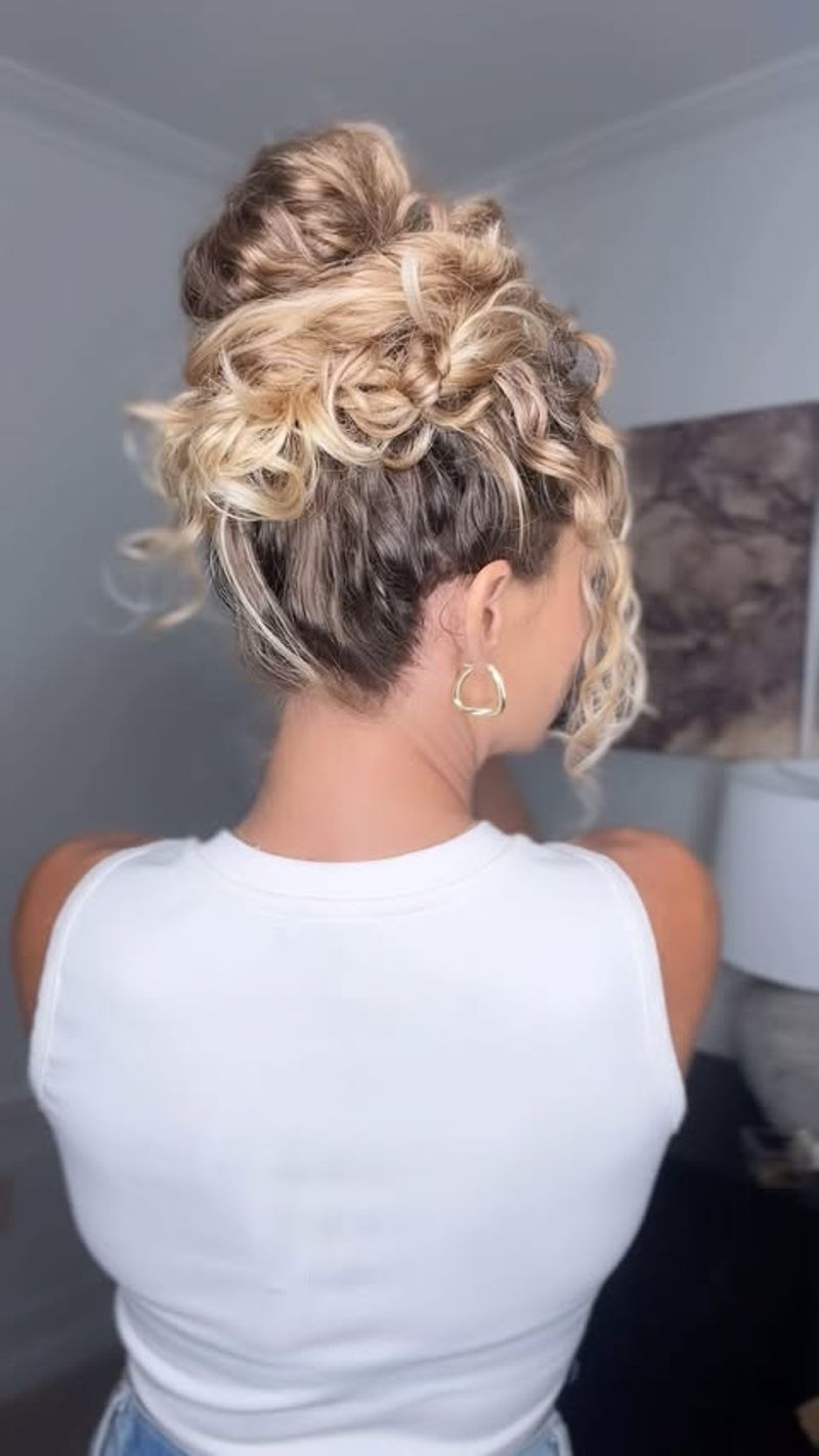 Penteado desarrumado com torcidos