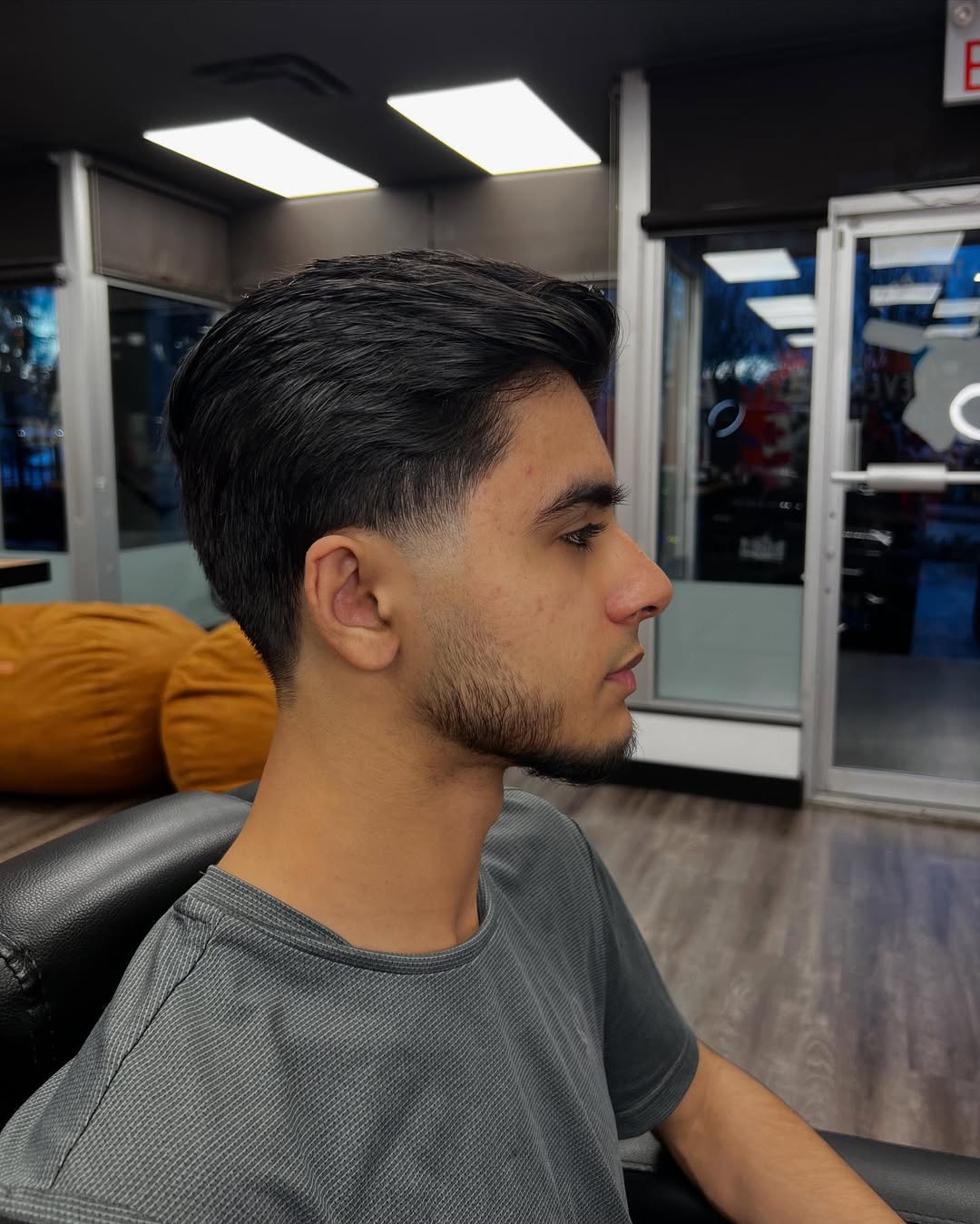 Cabelo volumoso, fora do comercial 