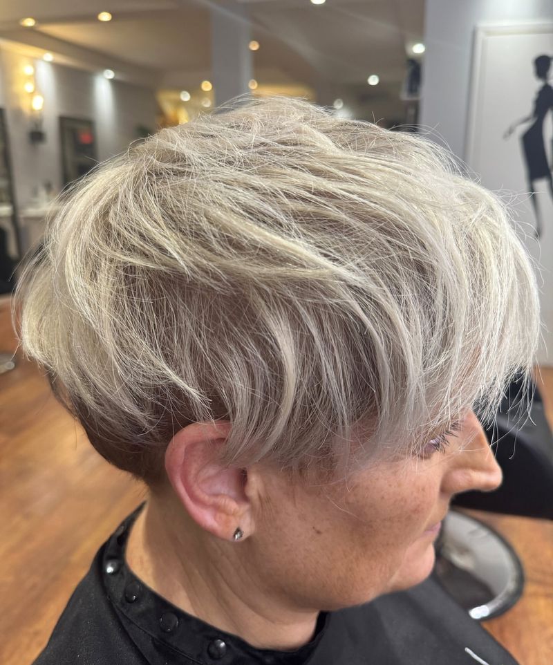 Pixie con Balayage Rubio