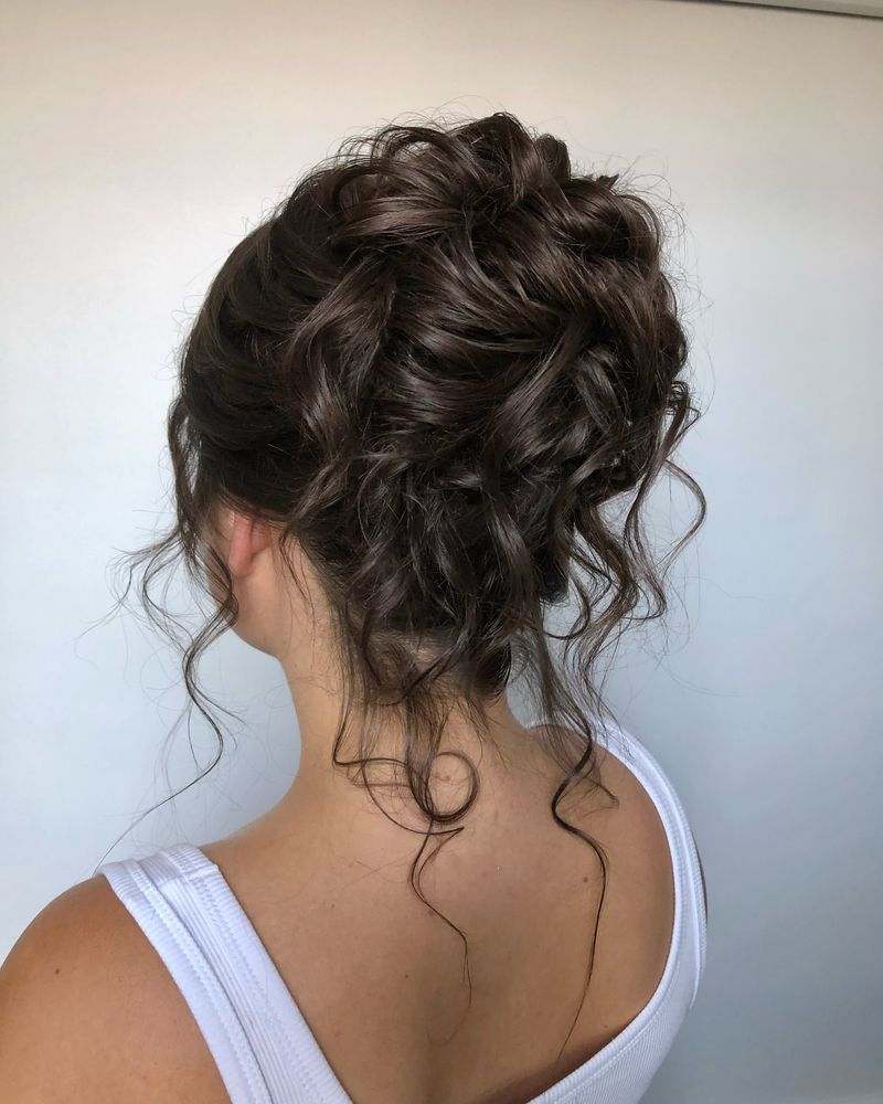 Penteado romântico com caracóis