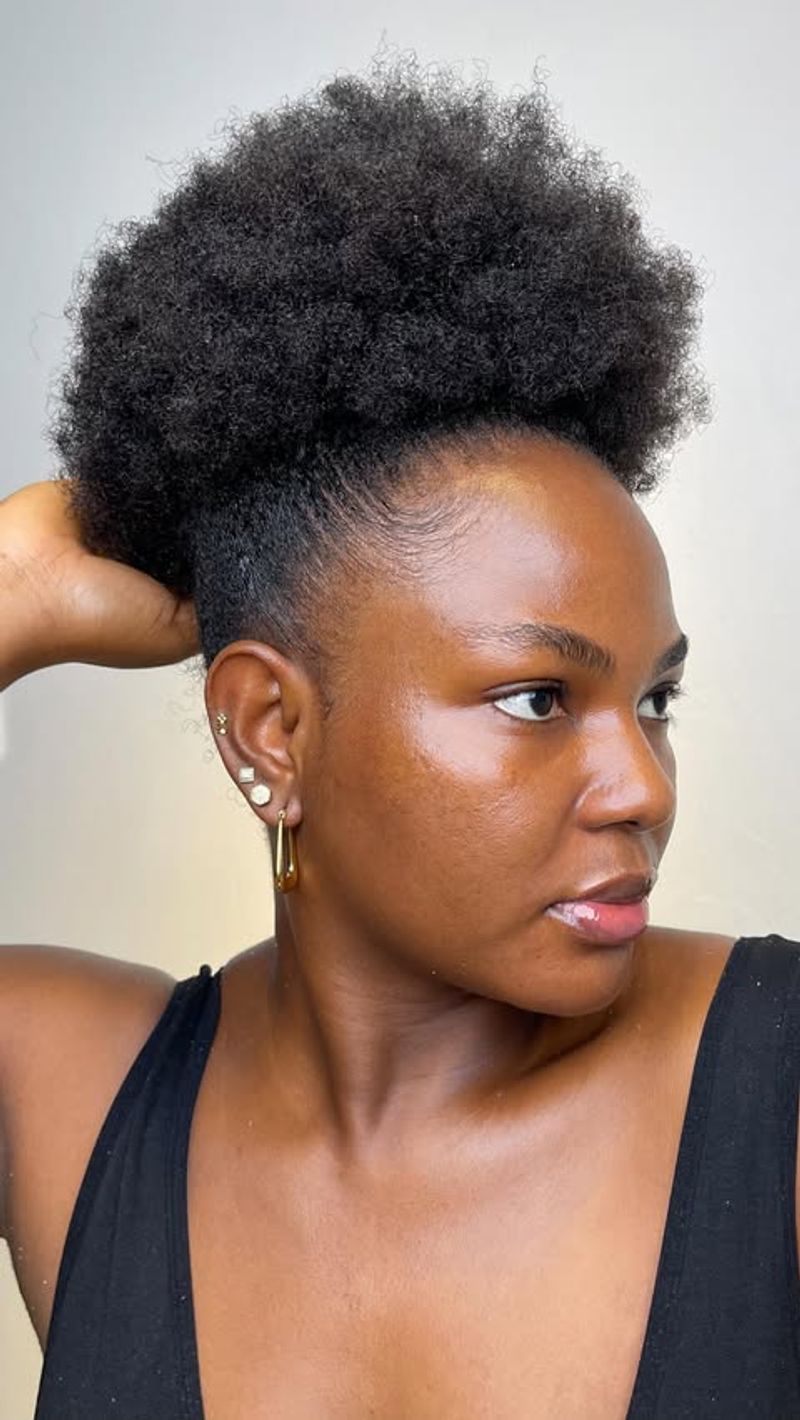 Afro Puff Corto