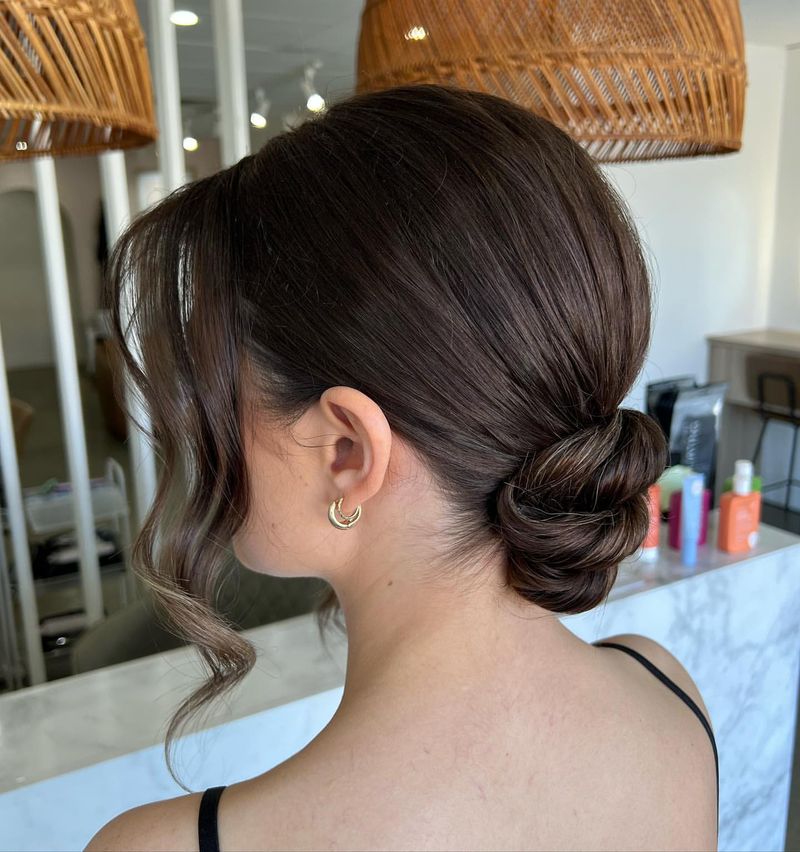 Uno chignon basso elegante