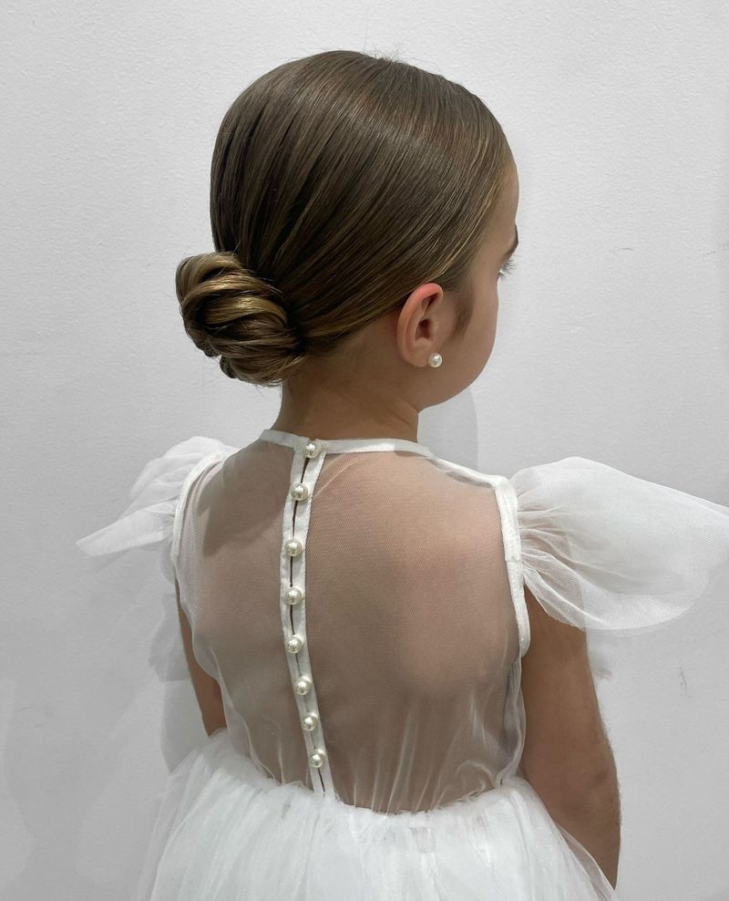 Uno chignon basso elegante