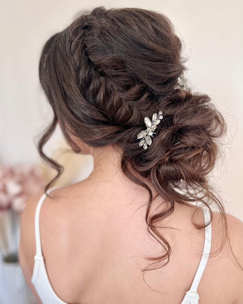 Chignon texturé et désordonné