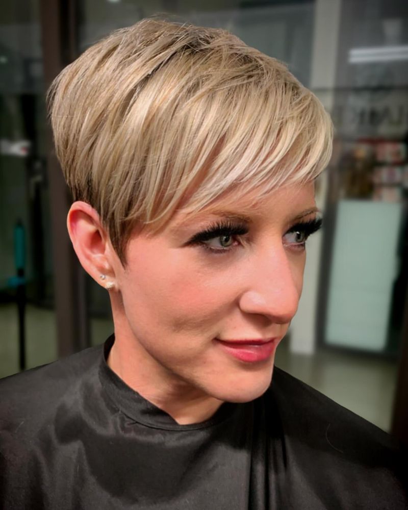 Pixie texturizado con mechas