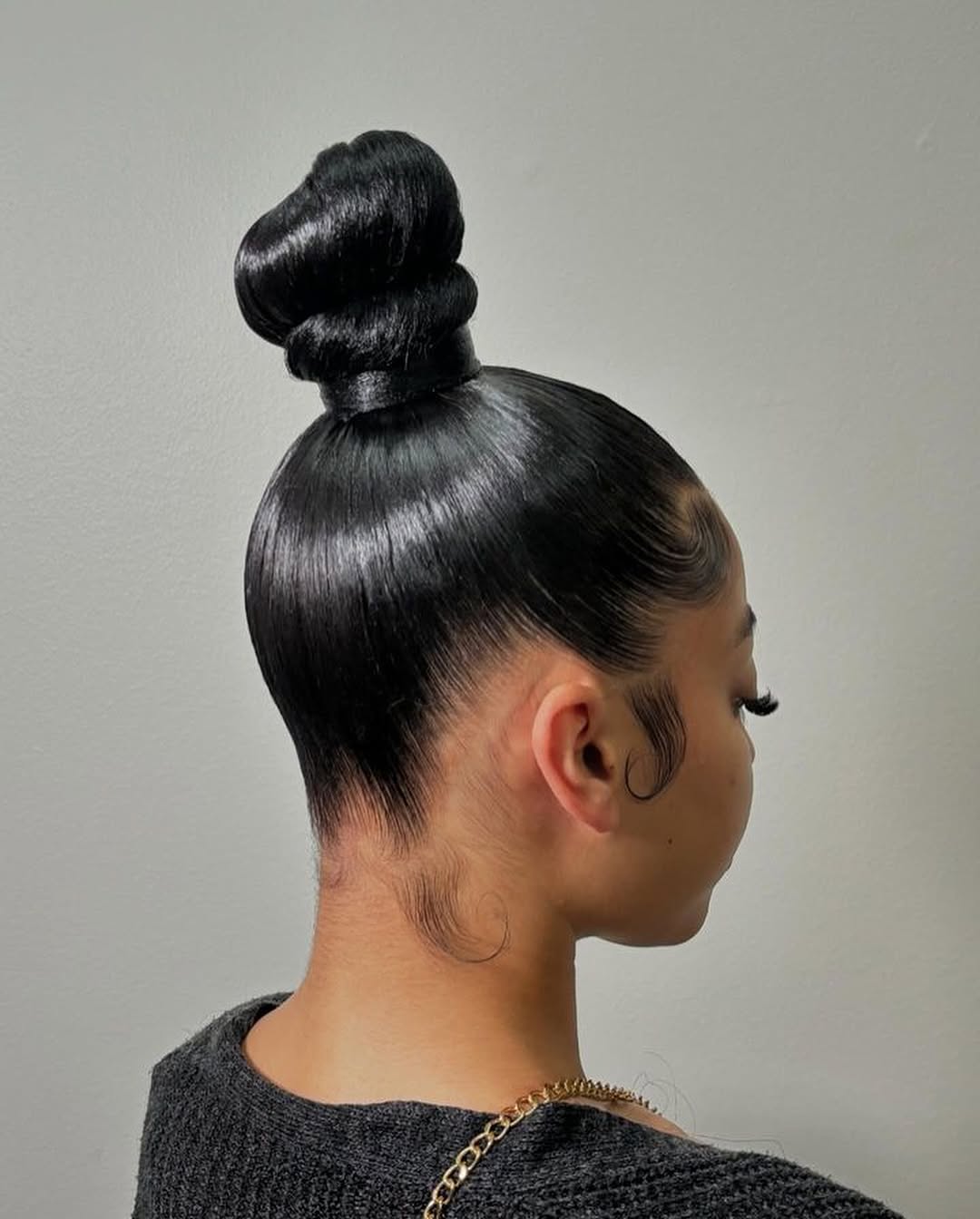 chignon con nodo in alto