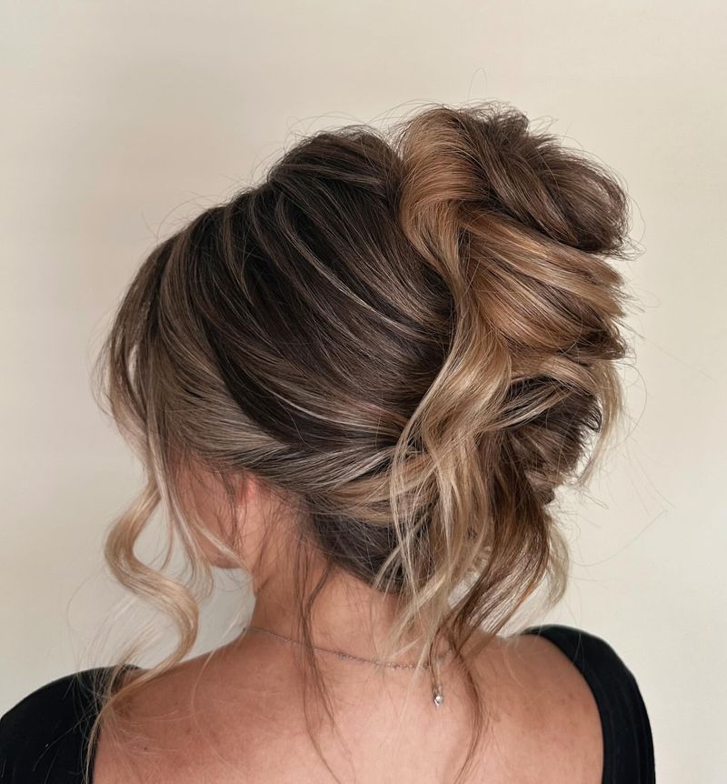 Chignon de côté torsadé