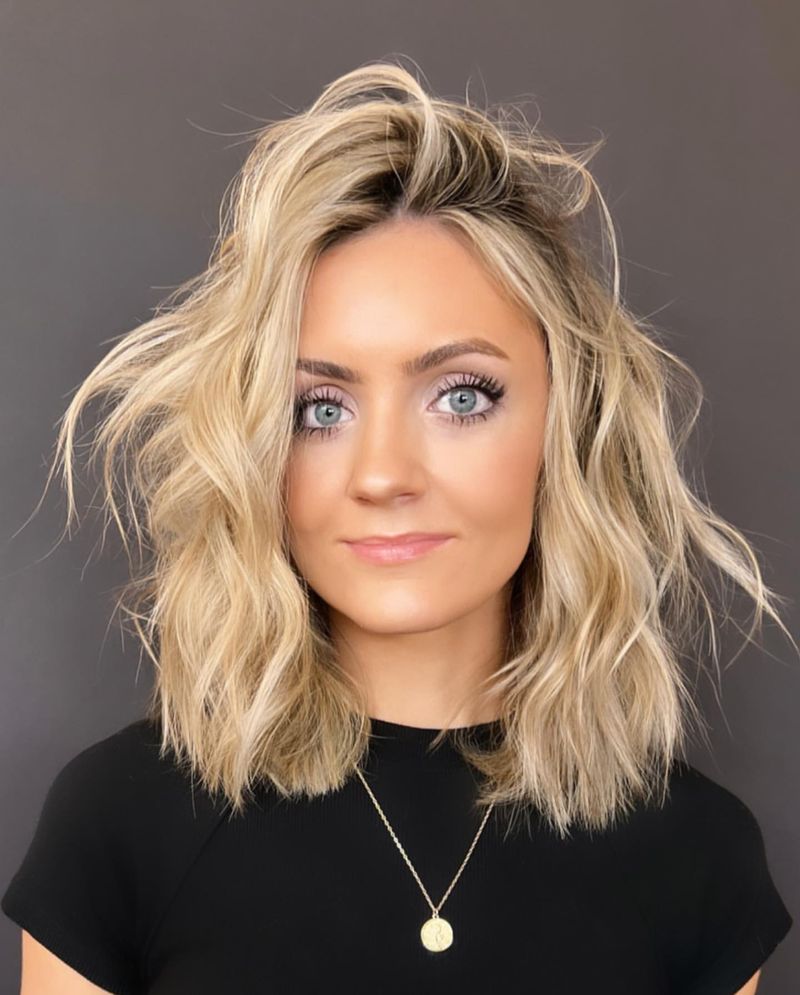 Wavy Lob with Deep Side Part