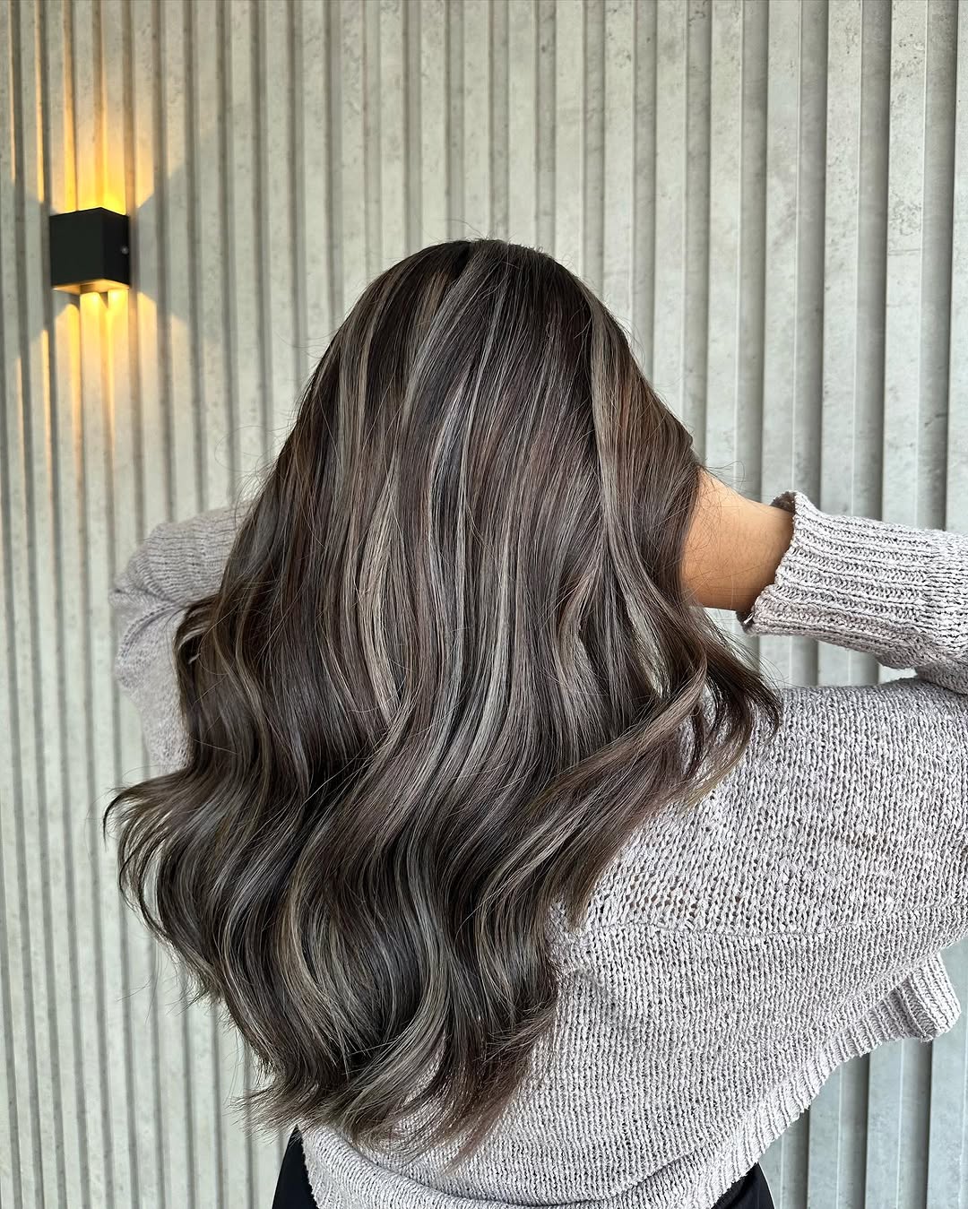 balayage e mèches grigio cenere