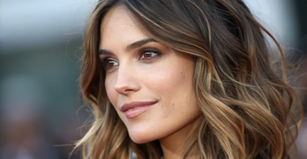 29 Medium-Length Layered Hairstyles To Light You Up (2025)