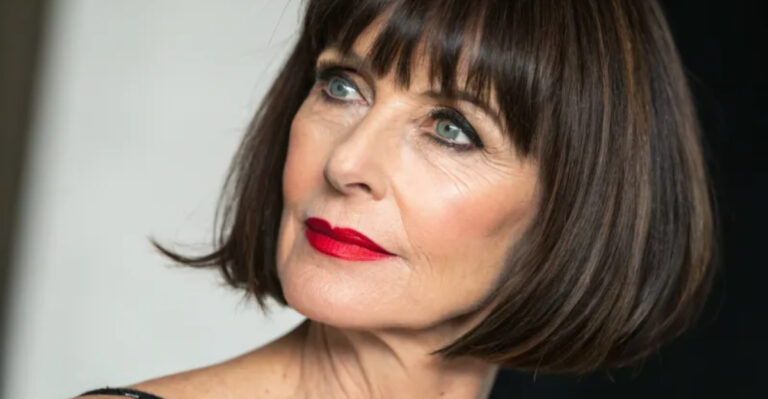 32 Leeftijdloos Brunette Bob-kapsels voor Vrouwen boven de 50 die stijl zullen toevoegen aan je look