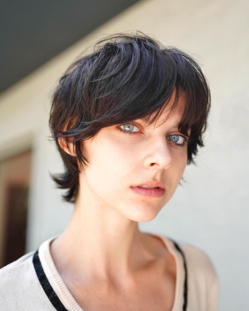 Asymmetrical Bangs for Oval Faces