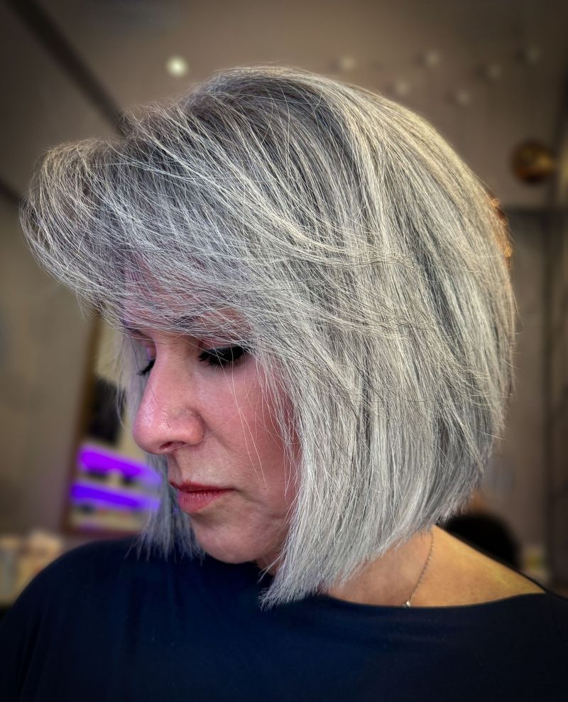 Bob con balayage grigio delicato