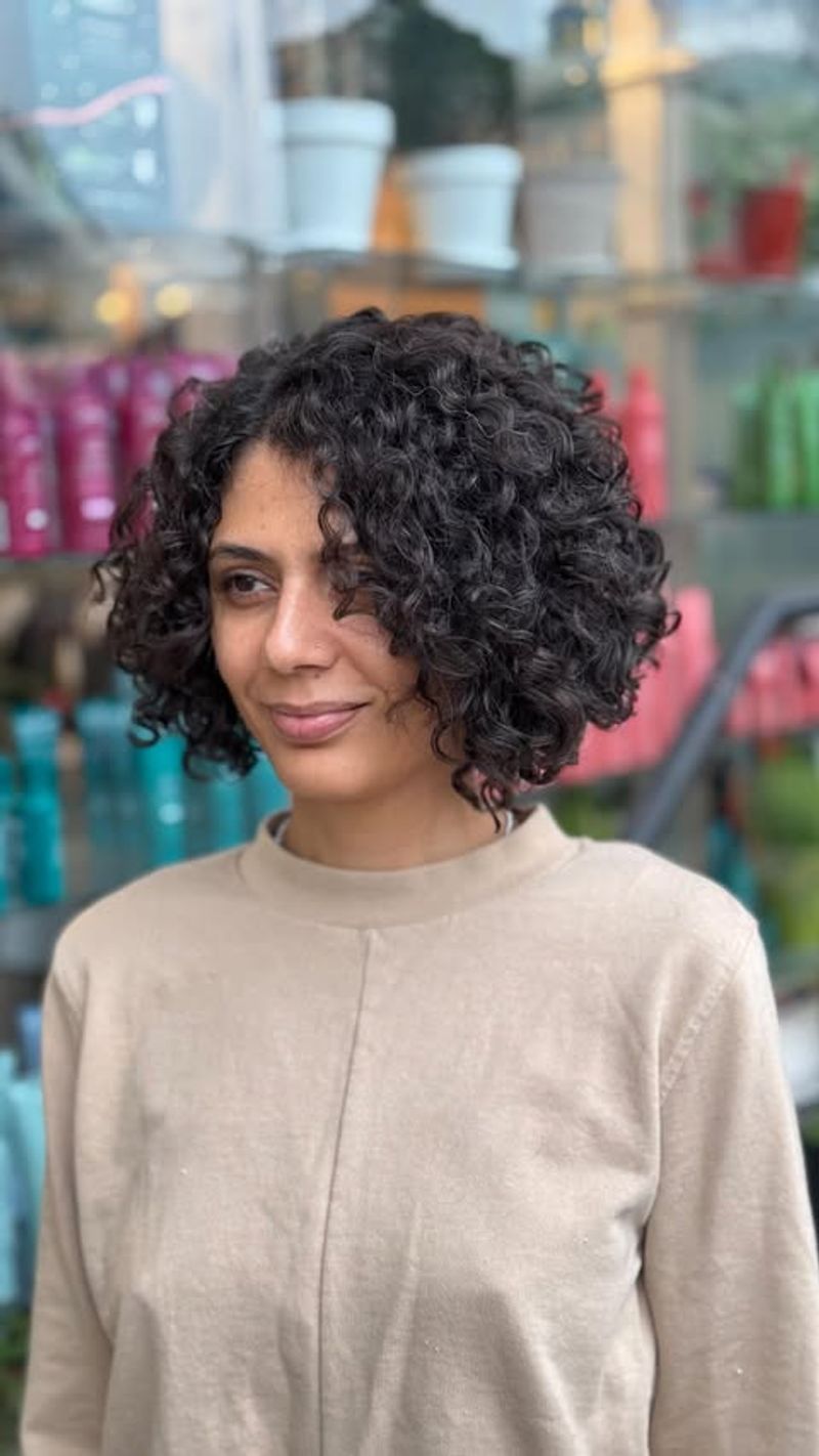 Bob avec boucles épaisses pour les visages en forme de cœur