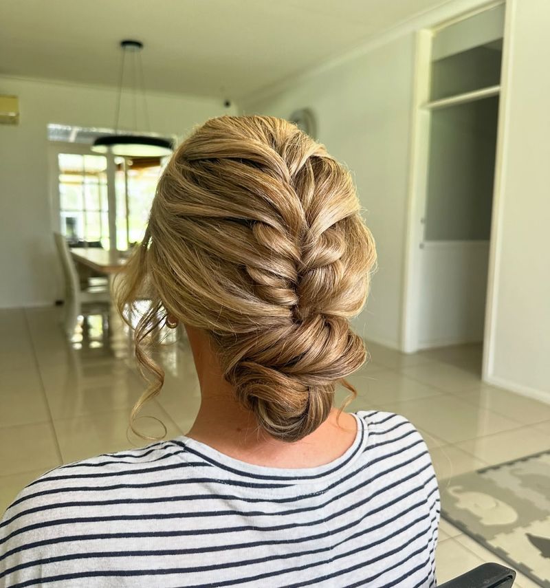 Chignon bas tressé