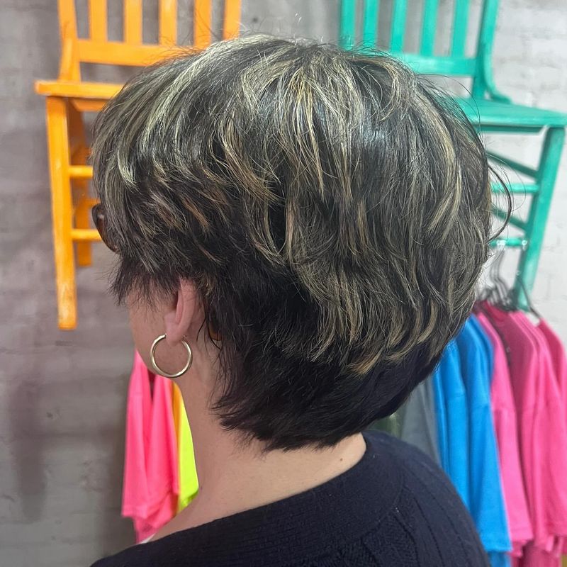 Chic Pixie Cut with Highlights