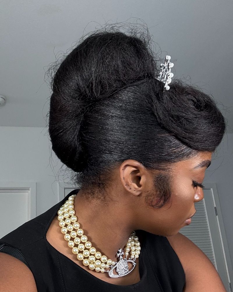 Chignon clássico de "Breakfast at Tiffany's