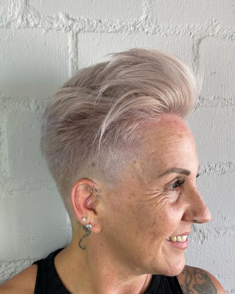 Pixie undercut spigoloso