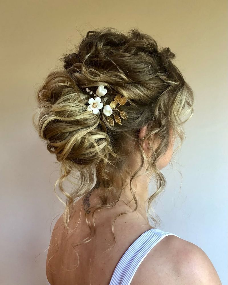 Elegante krullende chignon