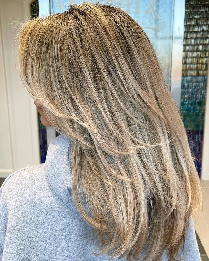 Mèches plumeuses avec balayage