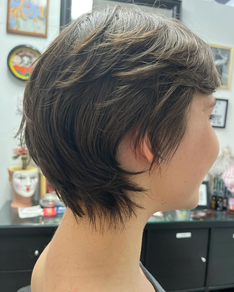 Coupe Pixie à plumes