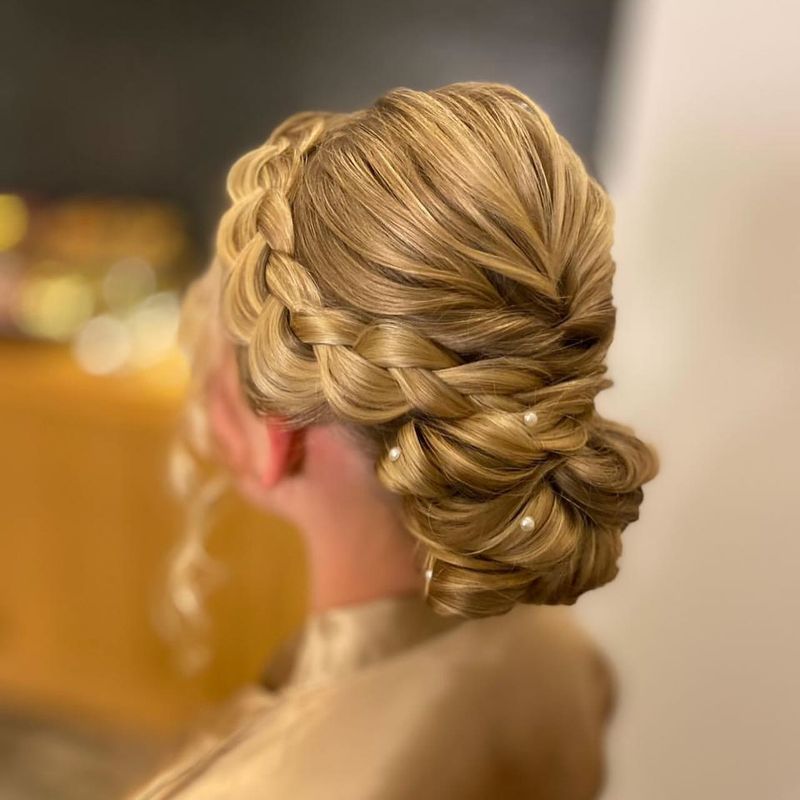 Chignon intricato con treccia