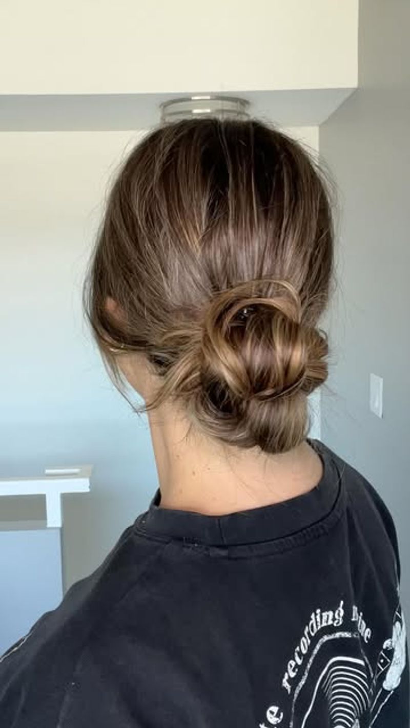 Chignon noué et désordonné