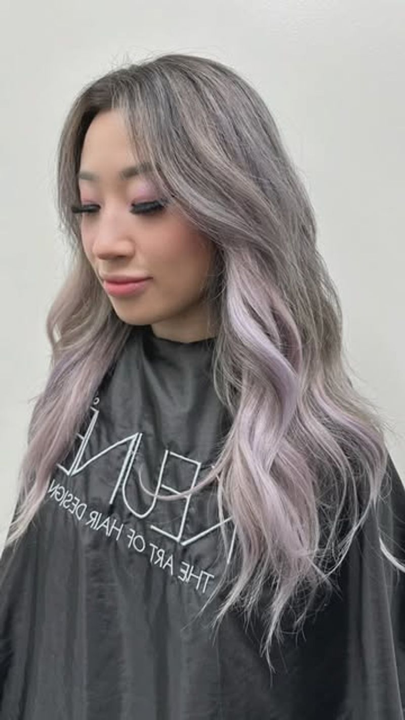 Cheveux gris lavande