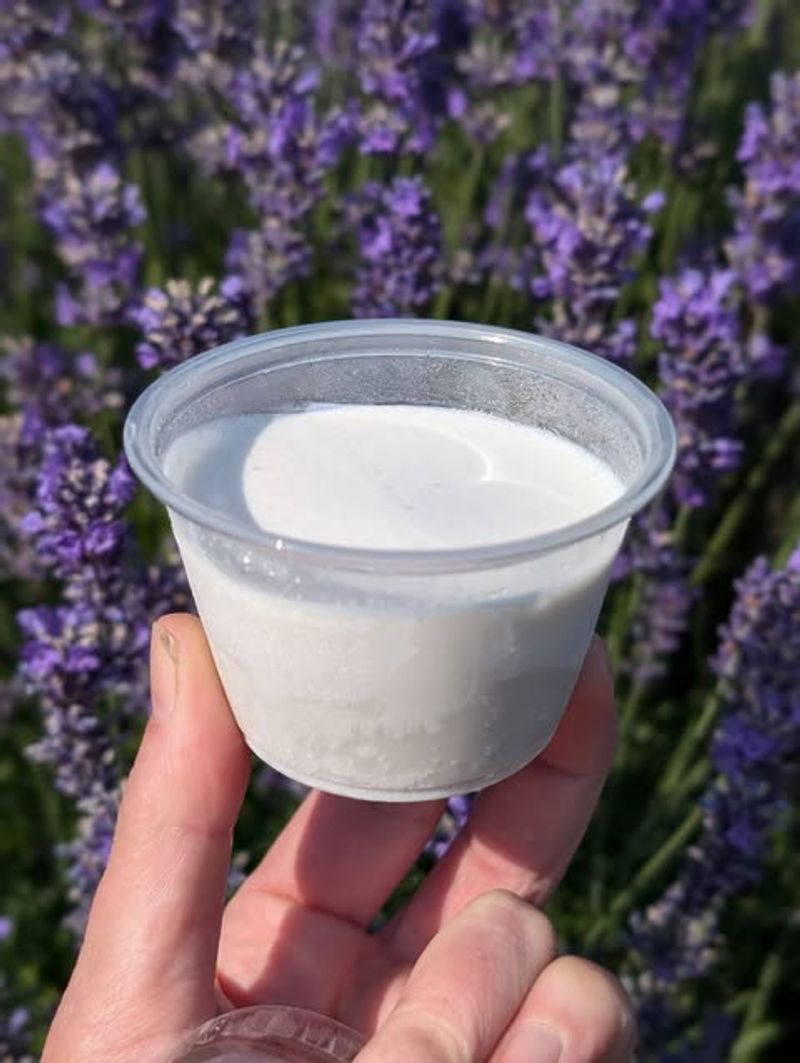 Aceite de lavanda y leche de coco