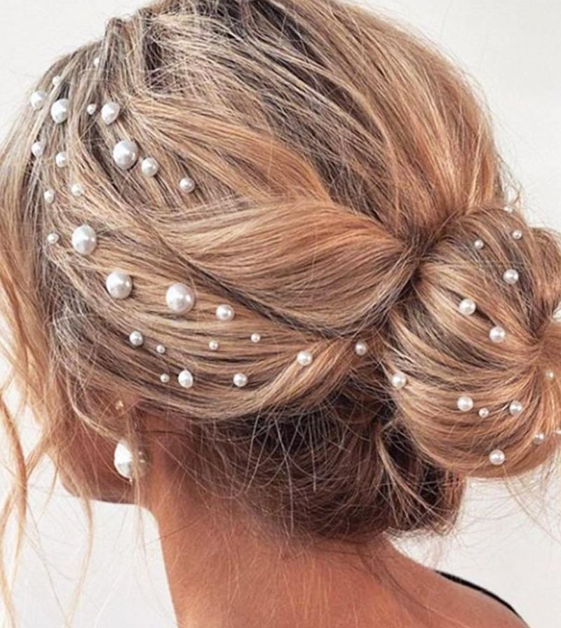 Chignon libre avec épingles à perles