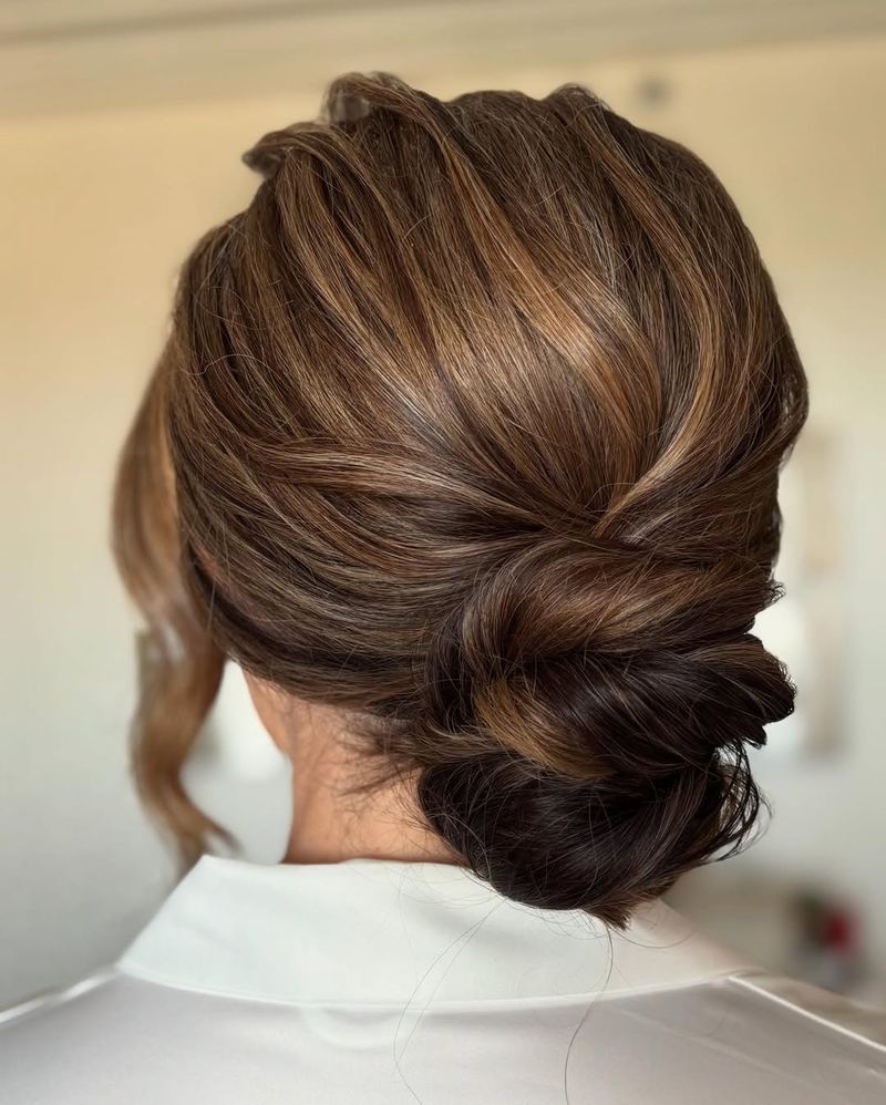 Eleganza dello chignon sciolto