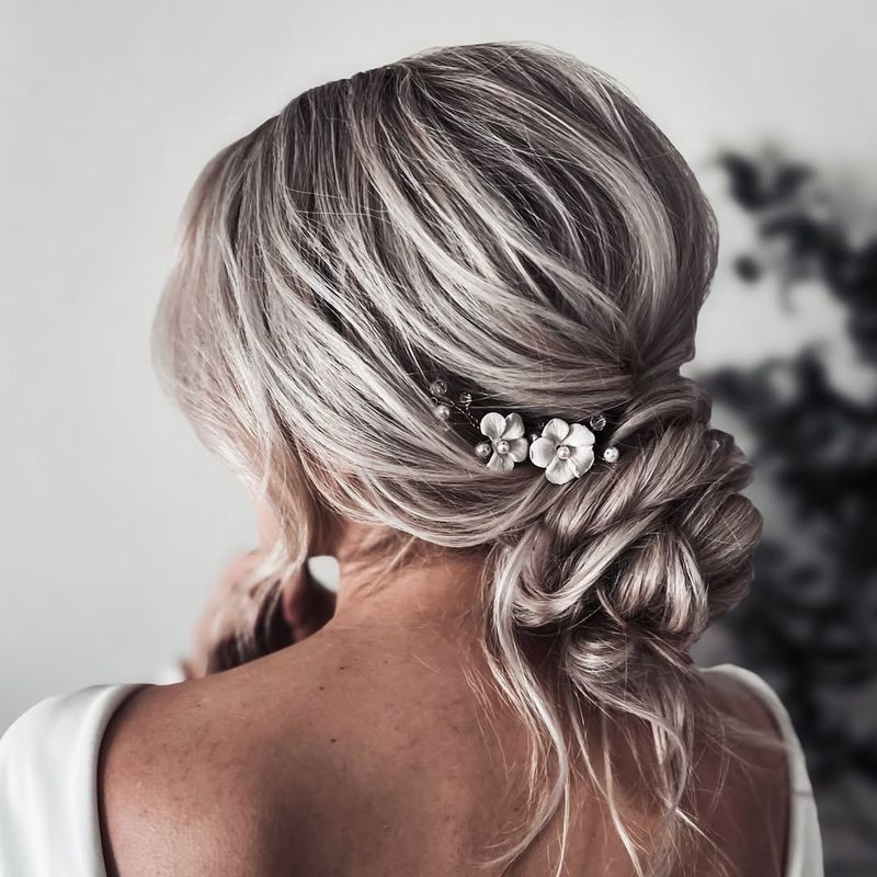 Chignon basso con accessori