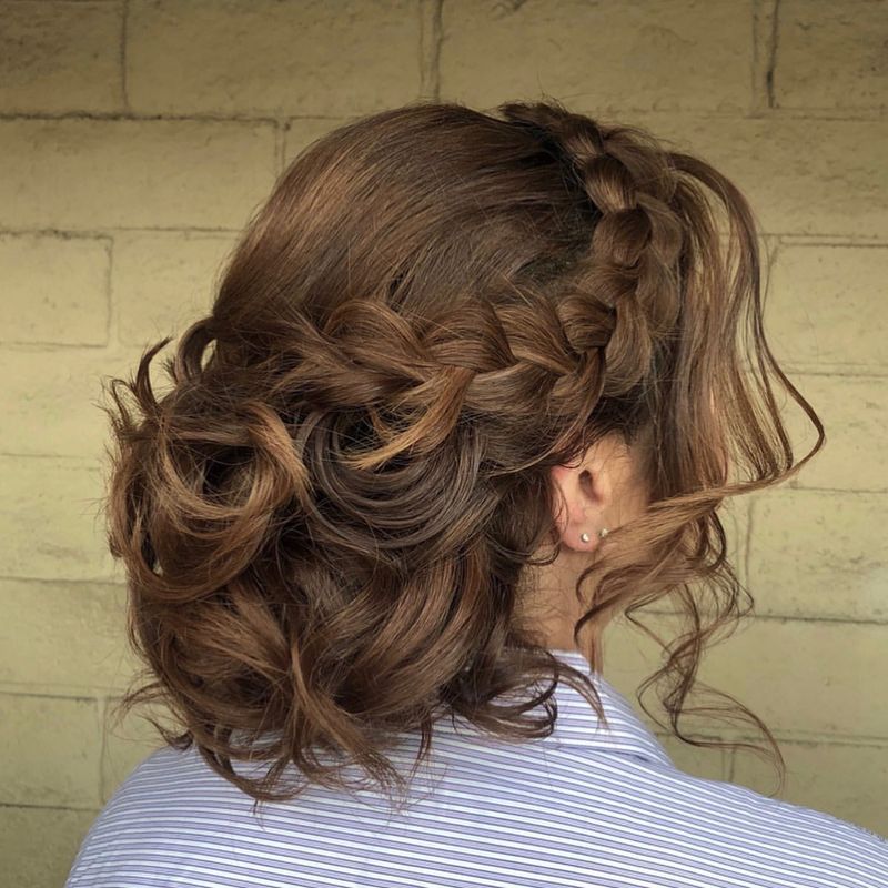 Coiffure tressée en désordre