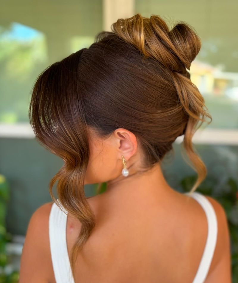 Fascino per chignon disordinato